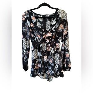 Charlotte Russe NWT Black Floral Long Sleeve Romper Size Medium V-Neck Boho Chic